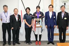 全国Ｖを市長に報告