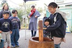自治会活性化へ 餅つき会初開催