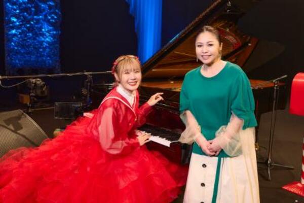 ハラミちゃん(左)と夏川りみ