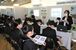 看護職ガイダンスで、病院職員の話を聞く学生ら