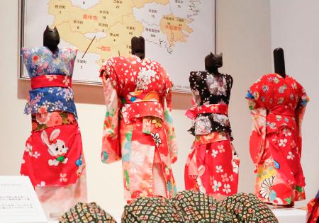 　岩手県陸前高田市の市立博物館で常設展示されている「オシラサマ」＝８月