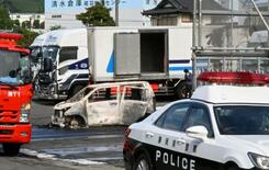 静岡でトラック17台燃える