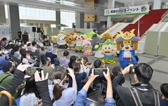 ステージや県産品販売など多彩な催しで祝福　「県民の日」前に栃木県庁周辺…