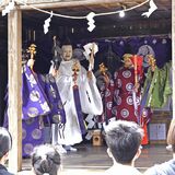 衣装新たに「杉山太々岩戸神楽」奉納　市貝　久木八幡宮に伝わる町無形民俗文化財