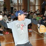「大谷選手は本当にかっこいい」　大谷グラブに児童ら大歓声　鹿沼・粟野小でお披露目