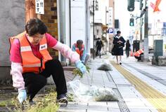蔵の街大通り 市幹部ら清掃