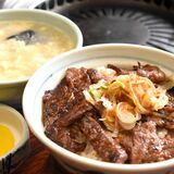熱々牛カルビに濃いめのタレが抜群　カルビ丼　福楽苑（栃木）