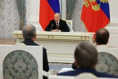 プーチン大統領が政権幹部に報告