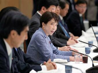 首相、補正予算案編成の検討指示