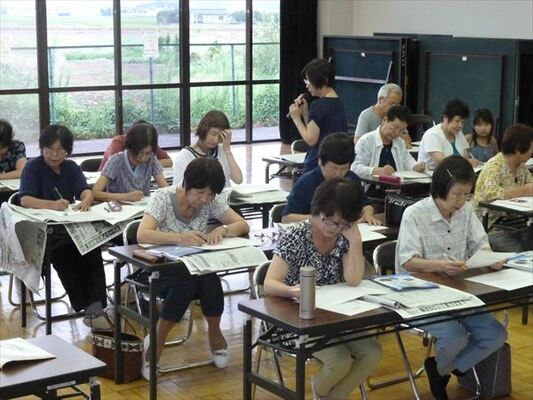 佐野市旗川地区公民館／新聞の役割学ぶ