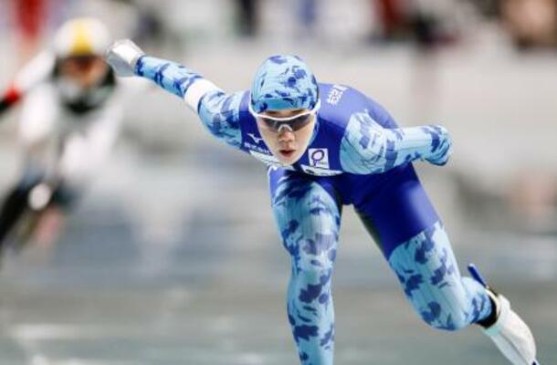 　女子１０００メートル　１分１４秒６６で２位の吉田雪乃＝長野市エムウェーブ