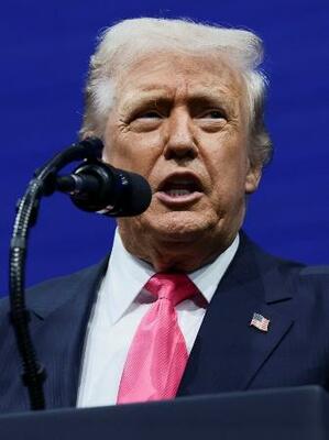 　１９日、米ワシントンで演説するトランプ大統領（ロイター＝共同）