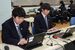 タイピングに打ち込む小宅さん（右）と黒川さん