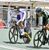 自転車男子スプリント３位決定戦　力走する作新の八重幡（左）＝鳥取県倉吉市の倉吉自転車競技場、広瀬華撮影