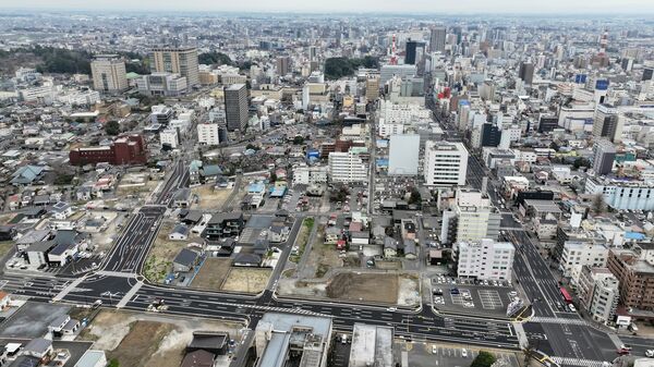 28日に開通する都心環状線。大通りと県庁前通りをつなぐ新規道路が完成した。ドローンから