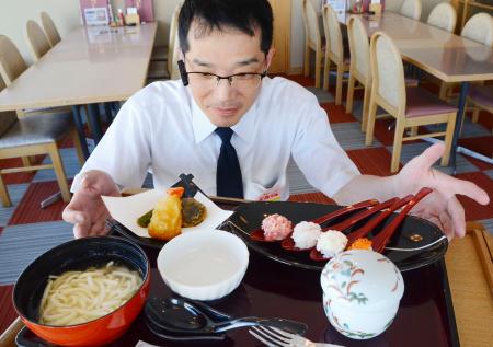 「北海道生まれ和食処とんでん」が提供する嚥下食「やわらかさざんか」=7月、札幌市