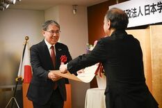 KUMONが「トビタテ！留学JAPAN」への支援で紺綬褒章を受章