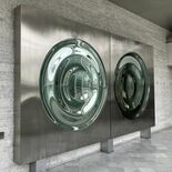 多田美波さんの立体作品　県立美術館・河村耕平さん　空間に溶ける銀色の壁…