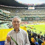 宇都宮市出身の松本育夫さん、W杯会場に 栄光の「アステカ」を再訪