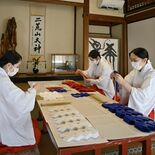 師走の日光二荒山神社で幣束作り　2026年に向けて丁寧に作業