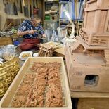 祭りシーズン向け神輿修理に大忙し 下野の神仏具店「宝珠堂」