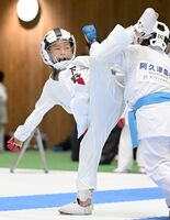 【写真多数】空手の栃木県少年錬成大会　男子組手、菊地（剛誠連合会）が２…