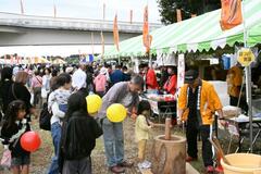 家族連れ地元特産品満喫