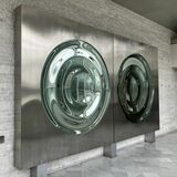 多田美波さんの立体作品　県立美術館・河村耕平さん　空間に溶ける銀色の壁　触れないのは何のため