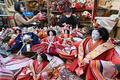 心を込めて命吹き込む　佐野でひな人形作り最終盤【動画】