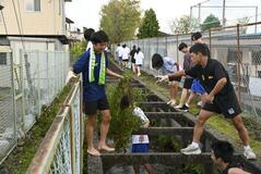 今市高１年生が二宮堀周辺清掃