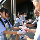 かみのかわ高校生プロジェクト　町産品でパフェ作り　イチゴなど使い飲食提供