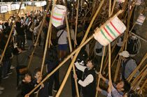 野木神社で提灯もみ