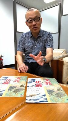 「文晁と北斎は当時の江戸絵画界の二大ブランド」と話す橋本慎司副館長兼学芸課長