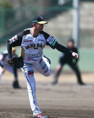 昨季３勝で今季の活躍が期待される左の堀岡＝３月、小山運動公園野球場
