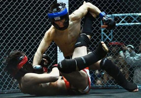 　ＭＭＡ甲子園の試合の様子＝２０２５年８月、東京都内（ＭＭＡ甲子園提供）