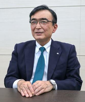 インタビューに応じる日本ハムの前田文男新社長