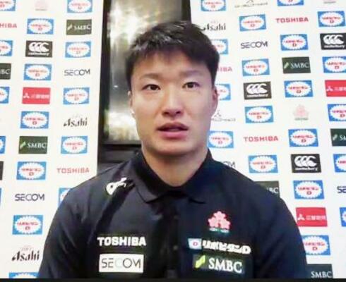 欧州遠征中のラグビー日本代表に合流し、取材に応じる斎藤=3日(共同)