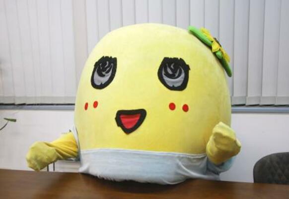 　取材に応じるふなっしー