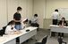 模擬裁判に参加する中学生ら＝８日午後、宇都宮市明保野町