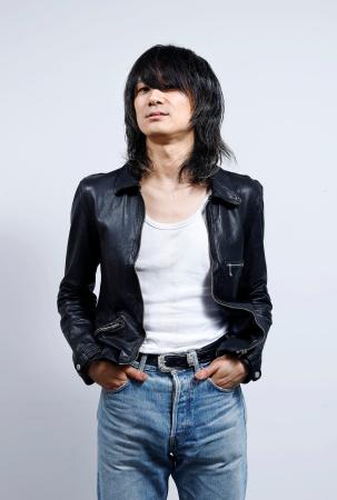 　「ａ　ｆｌｏｏｄ　ｏｆ　ｃｉｒｃｌｅ」の佐々木亮介＝東京都内