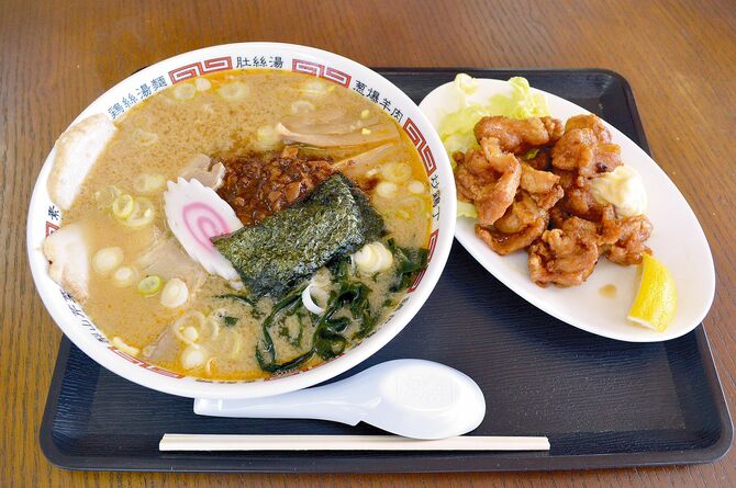 唐揚げが7個付くセット。単品「ザージャータンタンメン」(890円)もあり