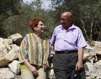 「同じ人間」「一筋の光」難民キャンプで育まれたイスラエル理学療法士とパレスチナ医師の絆