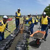 宇都宮で水防訓練　鬼怒川の氾濫注意水位超えを想定　消防団員ら370人が実践