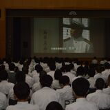命の尊さと平和の大切さ感じて　青藍泰斗高で映画「島守の塔」上映会　佐野