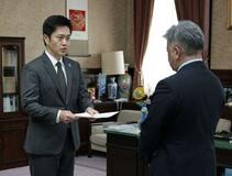 吉村大阪知事、出直し選へ辞職願
