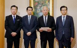皇族数確保２案、正副議長が合意