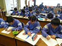 新聞の作り方学ぶ／益子町七井中