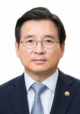 　韓国大統領府の金容範政策室長（韓国大統領府提供・共同）
