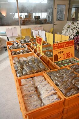 北野谷商店の試食直売所＝日光市
