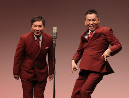爆笑問題の田中裕二(左)と太田光=東京都内